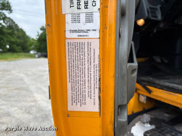 image for item FC5846 2006 International 7400 dump truck