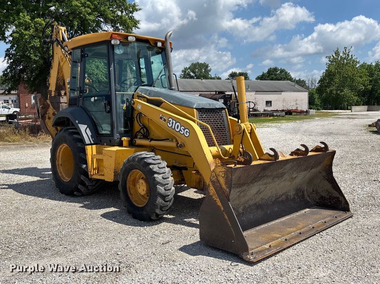 image for item FC5857 2003 John Deere 310SG backhoe