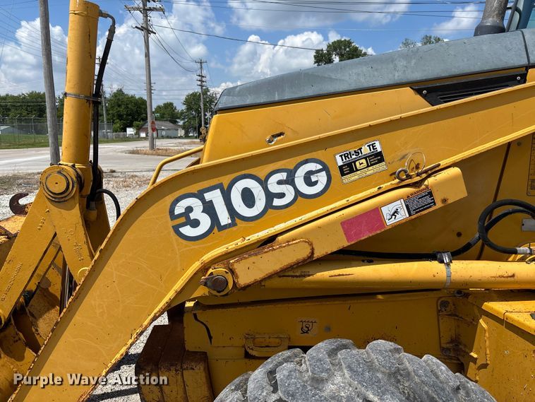 image for item FC5857 2003 John Deere 310SG backhoe