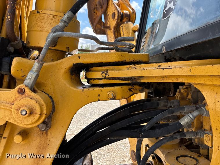 image for item FC5857 2003 John Deere 310SG backhoe