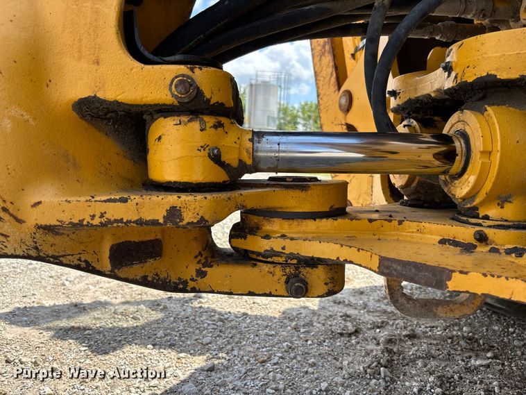 image for item FC5857 2003 John Deere 310SG backhoe