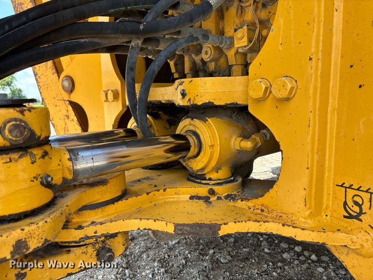 image for item FC5857 2003 John Deere 310SG backhoe