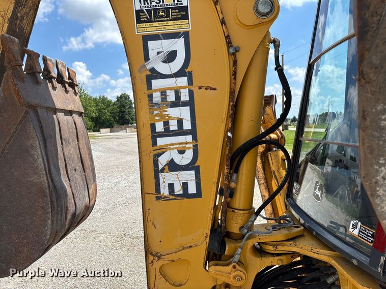 image for item FC5857 2003 John Deere 310SG backhoe