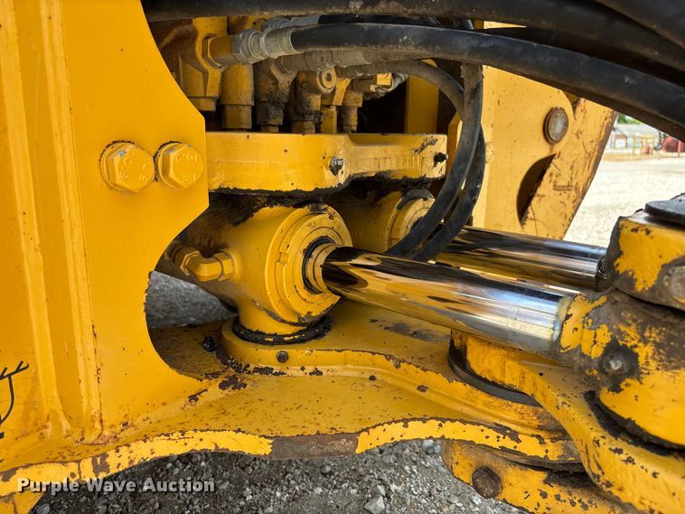 image for item FC5857 2003 John Deere 310SG backhoe