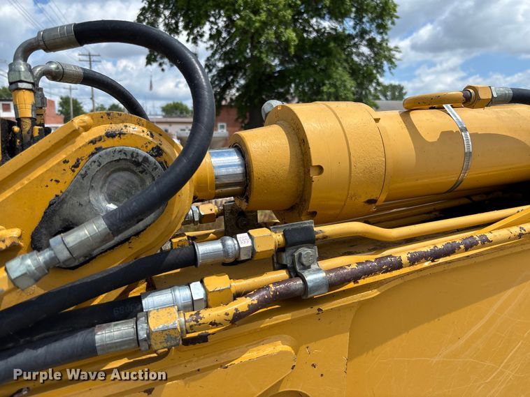 image for item FC5857 2003 John Deere 310SG backhoe