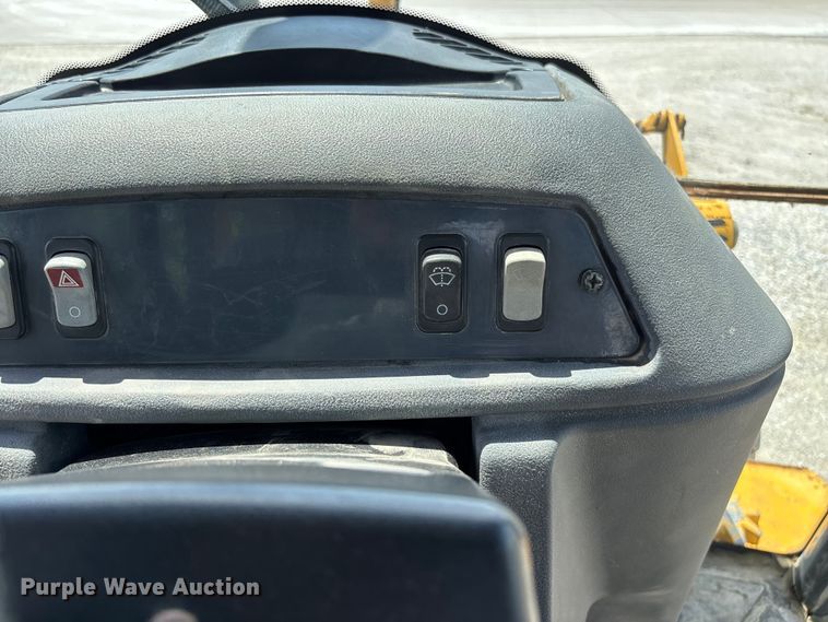 image for item FC5857 2003 John Deere 310SG backhoe