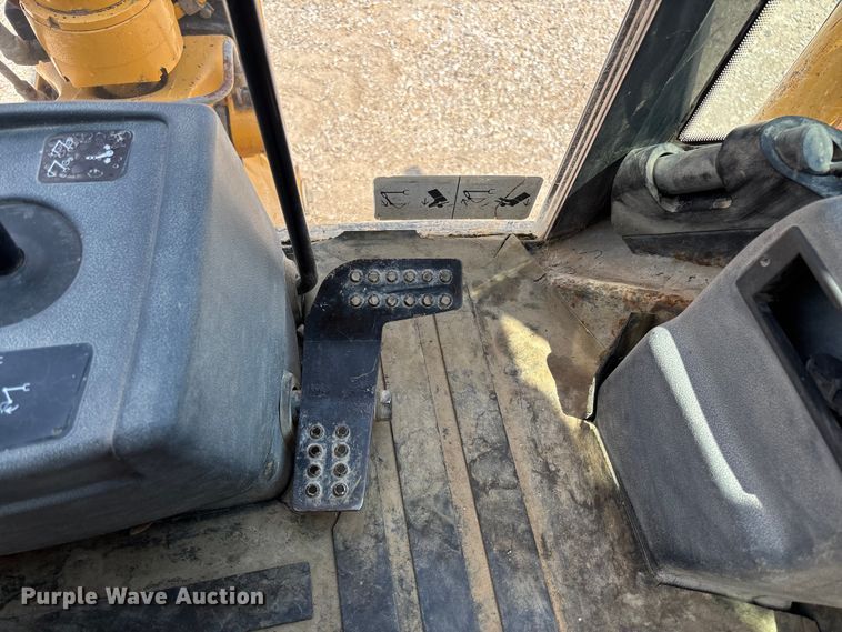 image for item FC5857 2003 John Deere 310SG backhoe
