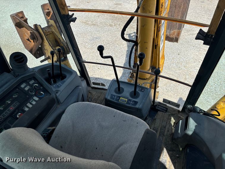 image for item FC5857 2003 John Deere 310SG backhoe