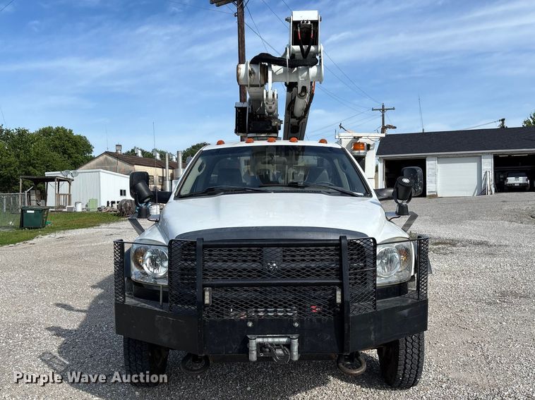 image for item FC5860 2009 Dodge Ram 5500 bucket truck