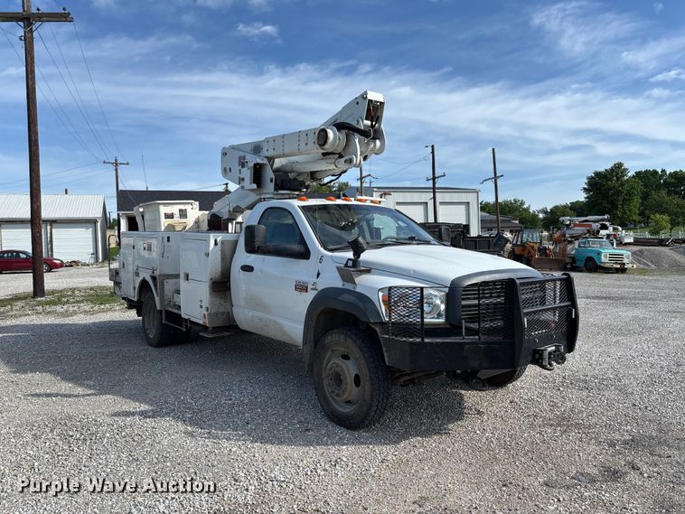 image for item FC5860 2009 Dodge Ram 5500 bucket truck
