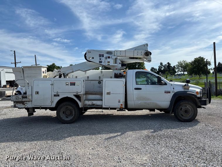 image for item FC5860 2009 Dodge Ram 5500 bucket truck