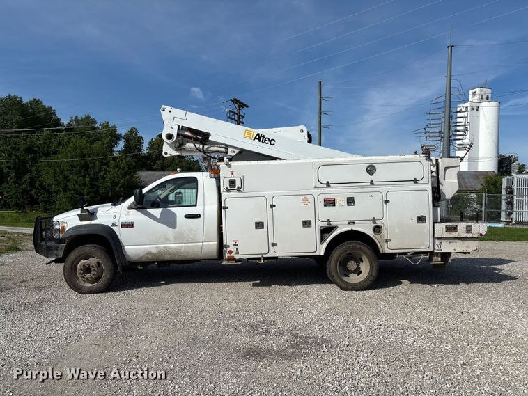 image for item FC5860 2009 Dodge Ram 5500 bucket truck