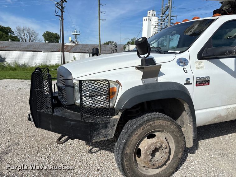 image for item FC5860 2009 Dodge Ram 5500 bucket truck