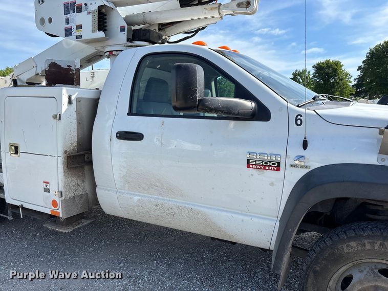 image for item FC5860 2009 Dodge Ram 5500 bucket truck