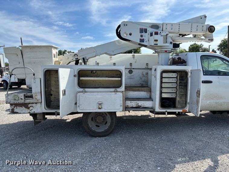 image for item FC5860 2009 Dodge Ram 5500 bucket truck