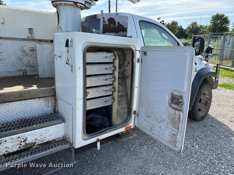 image for item FC5860 2009 Dodge Ram 5500 bucket truck