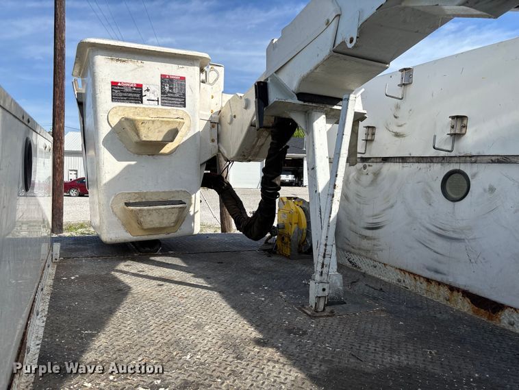 image for item FC5860 2009 Dodge Ram 5500 bucket truck