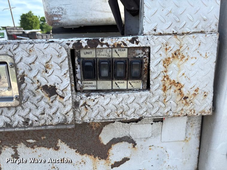 image for item FC5860 2009 Dodge Ram 5500 bucket truck