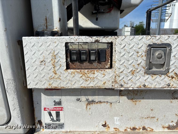 image for item FC5860 2009 Dodge Ram 5500 bucket truck