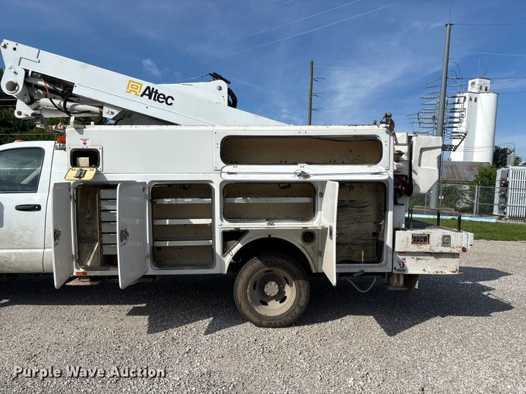 image for item FC5860 2009 Dodge Ram 5500 bucket truck