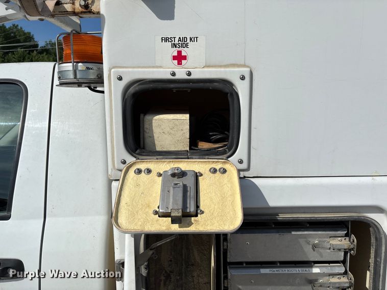 image for item FC5860 2009 Dodge Ram 5500 bucket truck