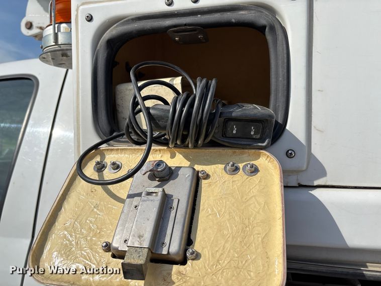 image for item FC5860 2009 Dodge Ram 5500 bucket truck