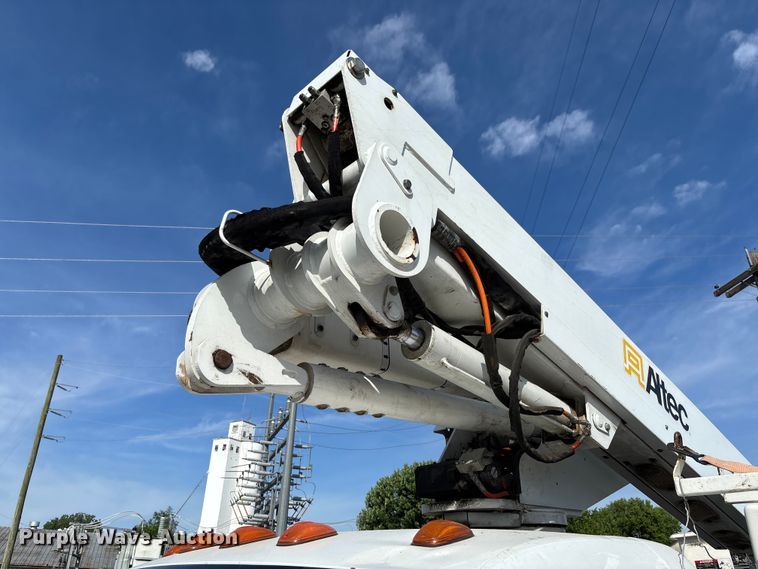 image for item FC5860 2009 Dodge Ram 5500 bucket truck