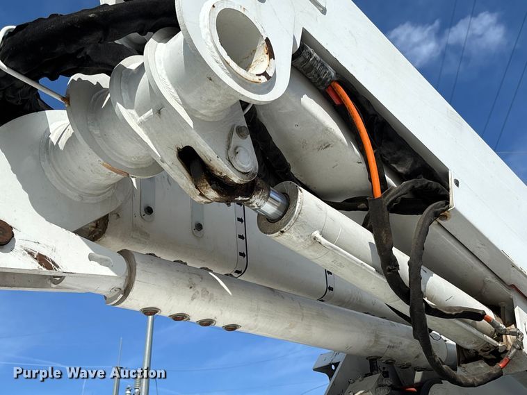 image for item FC5860 2009 Dodge Ram 5500 bucket truck