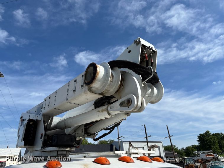 image for item FC5860 2009 Dodge Ram 5500 bucket truck
