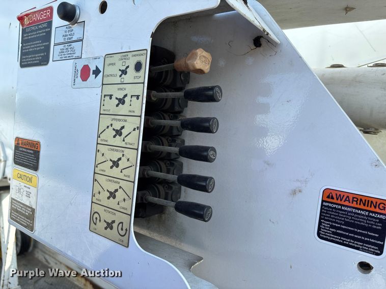 image for item FC5860 2009 Dodge Ram 5500 bucket truck