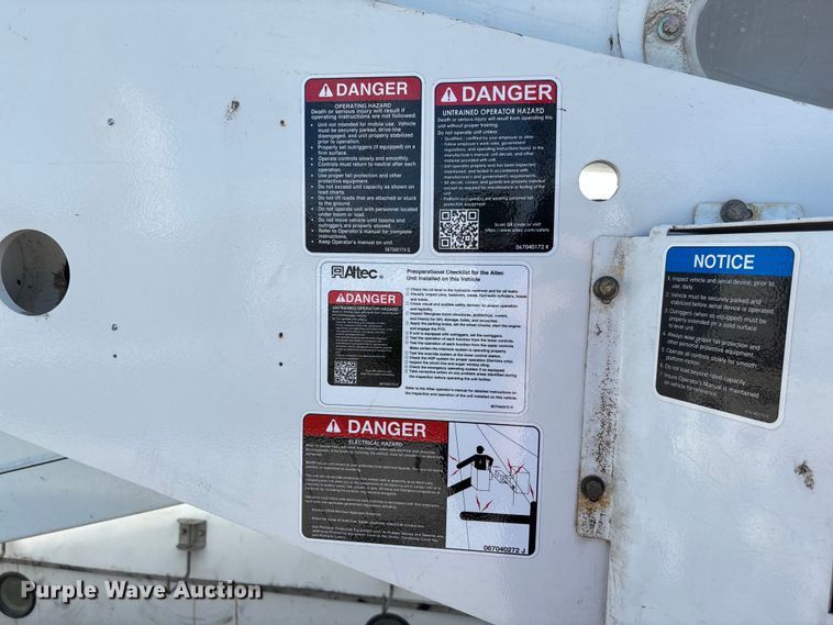 image for item FC5860 2009 Dodge Ram 5500 bucket truck