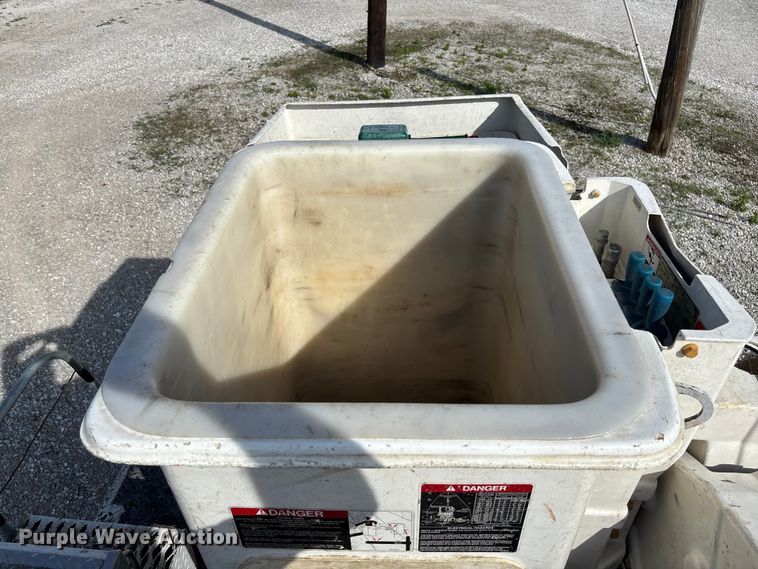 image for item FC5860 2009 Dodge Ram 5500 bucket truck