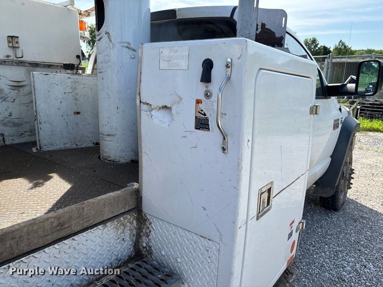 image for item FC5860 2009 Dodge Ram 5500 bucket truck
