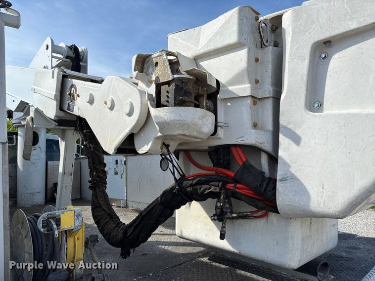 image for item FC5860 2009 Dodge Ram 5500 bucket truck
