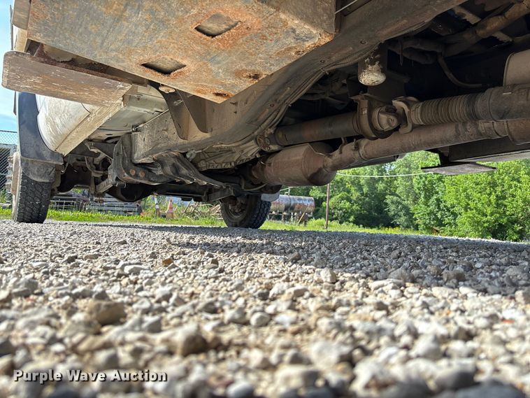 image for item FC5860 2009 Dodge Ram 5500 bucket truck