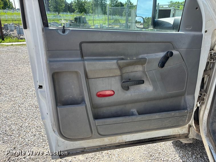 image for item FC5860 2009 Dodge Ram 5500 bucket truck