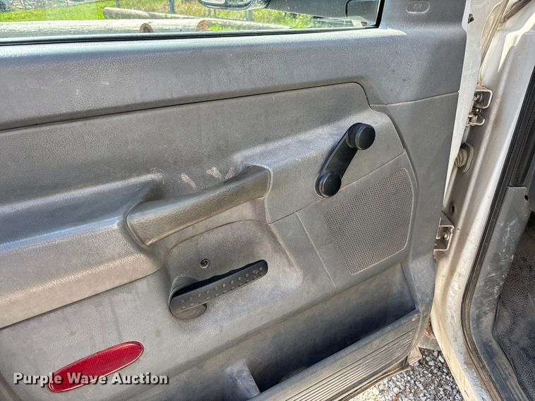 image for item FC5860 2009 Dodge Ram 5500 bucket truck