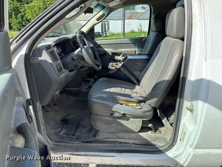 image for item FC5860 2009 Dodge Ram 5500 bucket truck