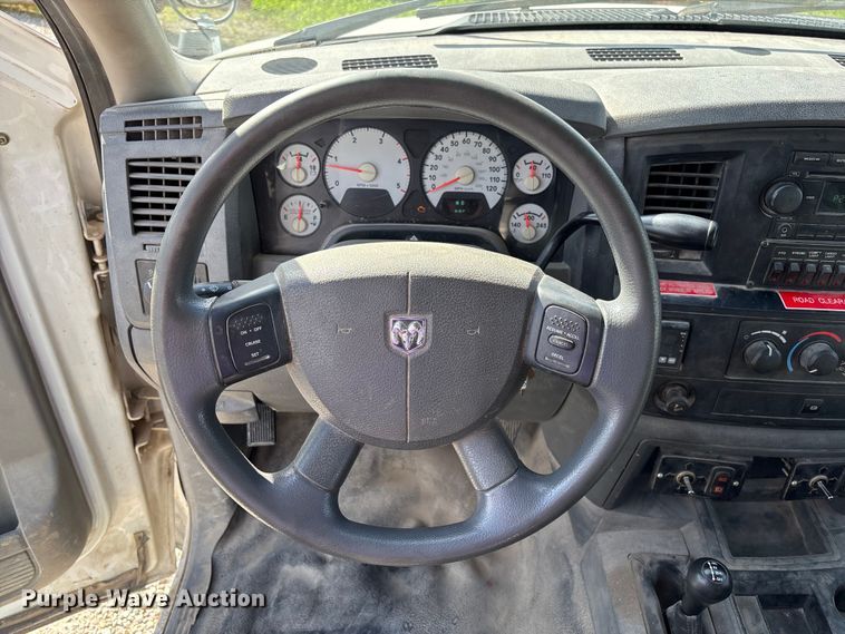 image for item FC5860 2009 Dodge Ram 5500 bucket truck