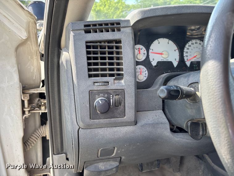 image for item FC5860 2009 Dodge Ram 5500 bucket truck