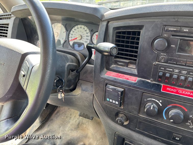 image for item FC5860 2009 Dodge Ram 5500 bucket truck