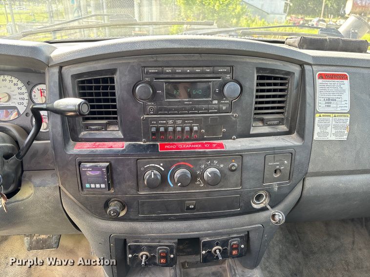 image for item FC5860 2009 Dodge Ram 5500 bucket truck