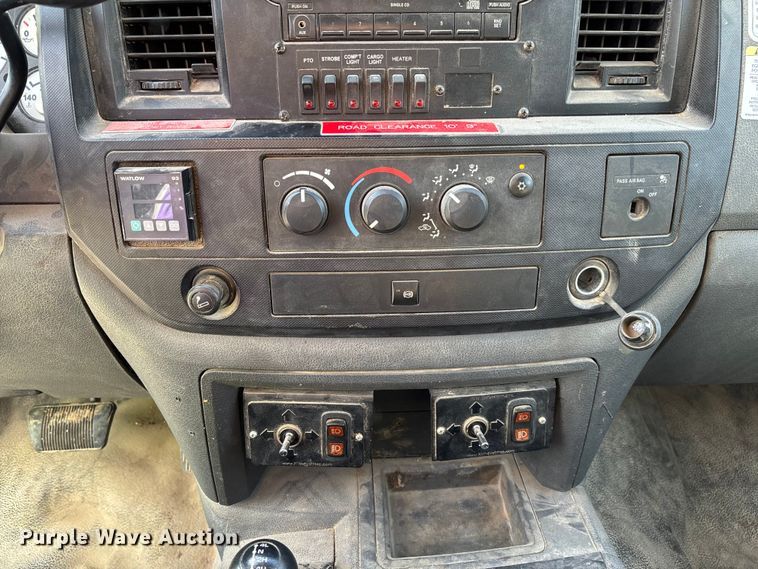 image for item FC5860 2009 Dodge Ram 5500 bucket truck