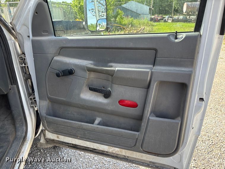 image for item FC5860 2009 Dodge Ram 5500 bucket truck