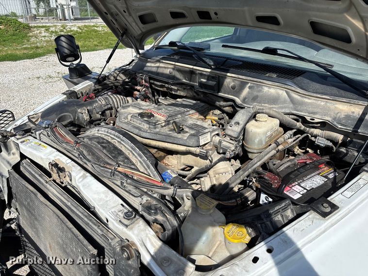 image for item FC5860 2009 Dodge Ram 5500 bucket truck