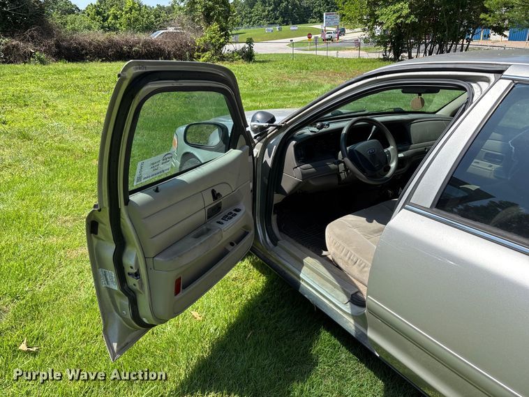 image for item FG0432 2006 Ford Crown Victoria Police Interceptor 