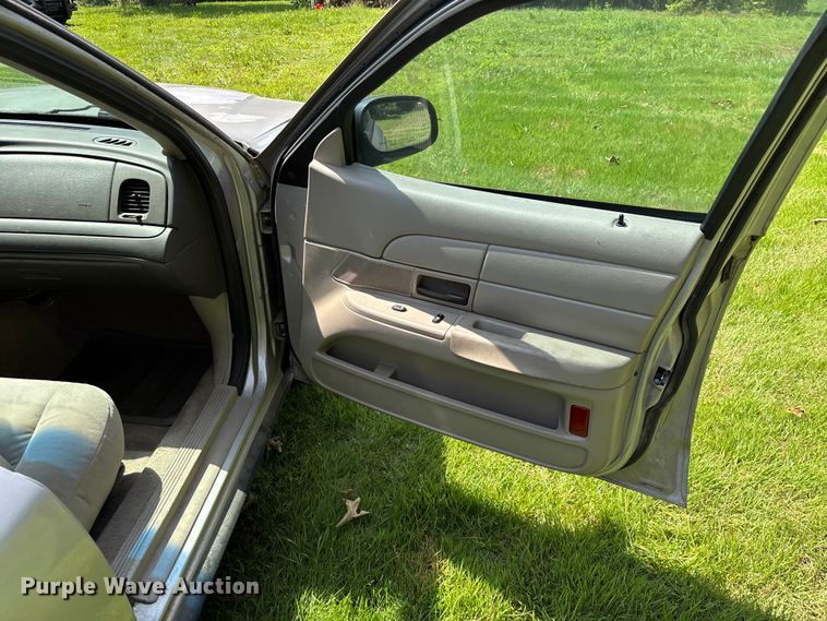 image for item FG0432 2006 Ford Crown Victoria Police Interceptor 