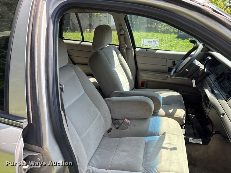 image for item FG0432 2006 Ford Crown Victoria Police Interceptor 