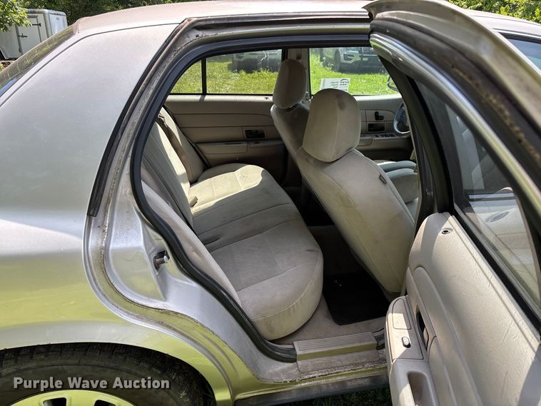 image for item FG0432 2006 Ford Crown Victoria Police Interceptor 