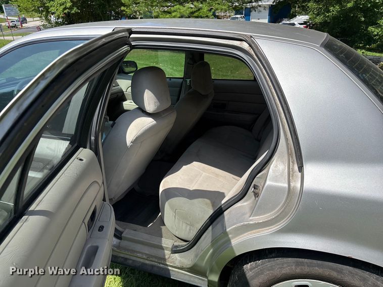 image for item FG0432 2006 Ford Crown Victoria Police Interceptor 